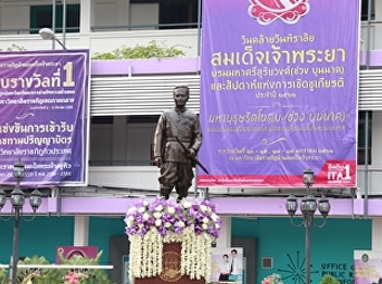 Attending a Wreath Laying of Somdet
Chaophraya Borom Maha Sri Suriwongse
(Chuang Bunnag) Memorial Day